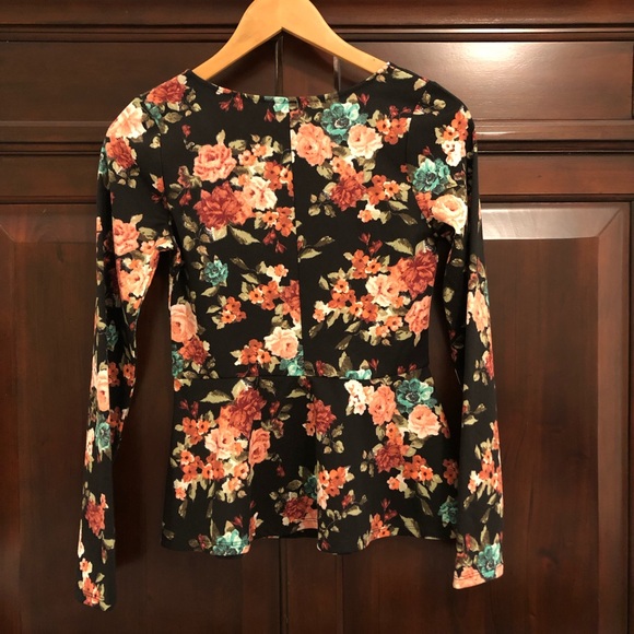 ❣️ 2 for $15❣️Xhilaration peplum scoop neck top, small fitting - Picture 2 of 5